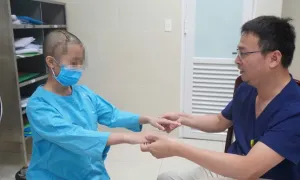 Bé 13 tuổi đột quỵ khi tập văn nghệ